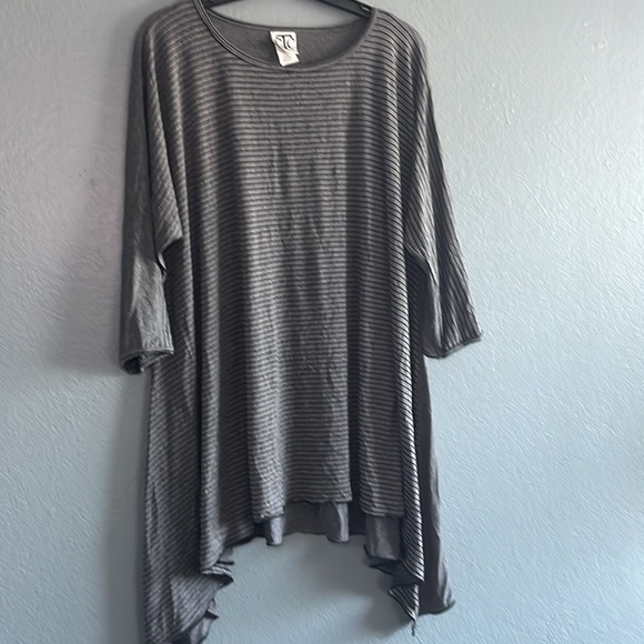 Carol Turner collection gray striped front flowing bottom shirt size S/M - Picture 2 of 7